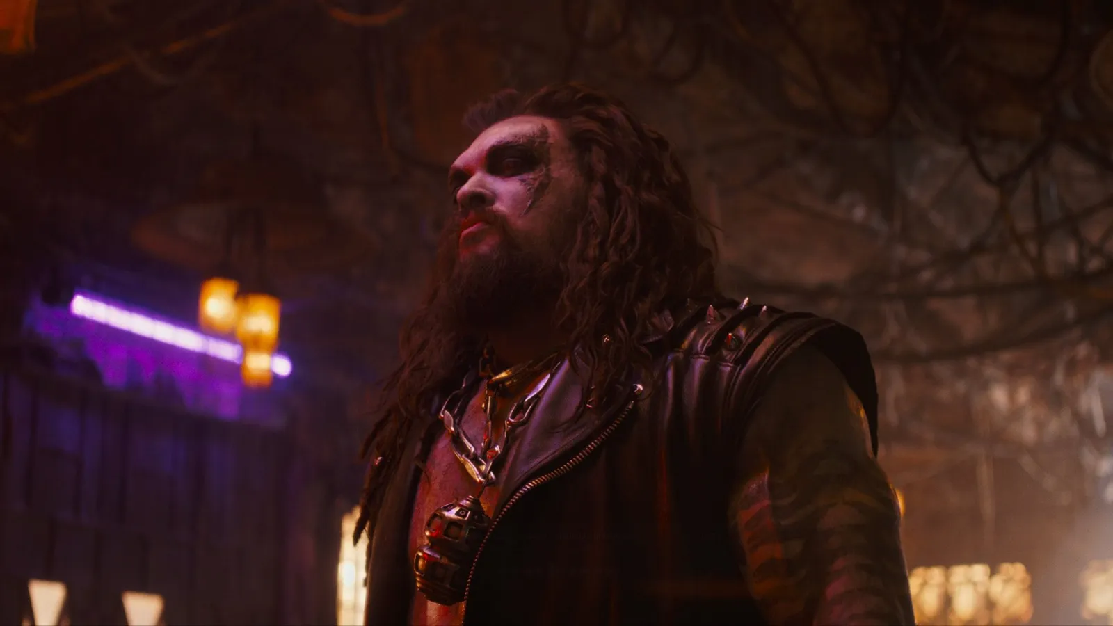 Milly Alcock se marca un John Wick para salvar a su perro en el nuevo tráiler de 'Supergirl'. 5 Mundocine - Supergirl 2026 Lobo Jason Momoa