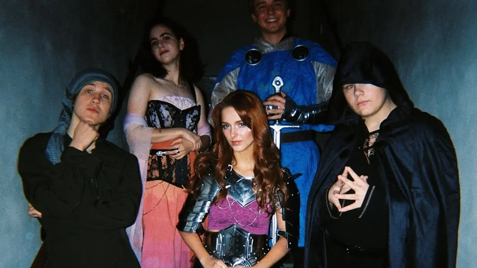 scooby doo el origen netflix serie live action reparto fuera de camaras