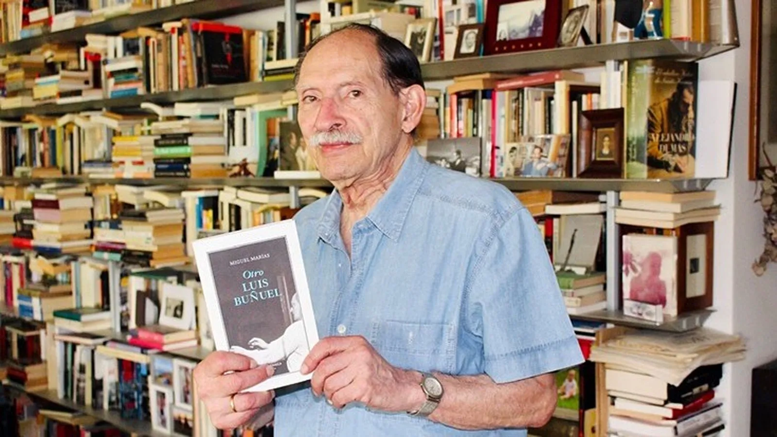 miguel marias con libro