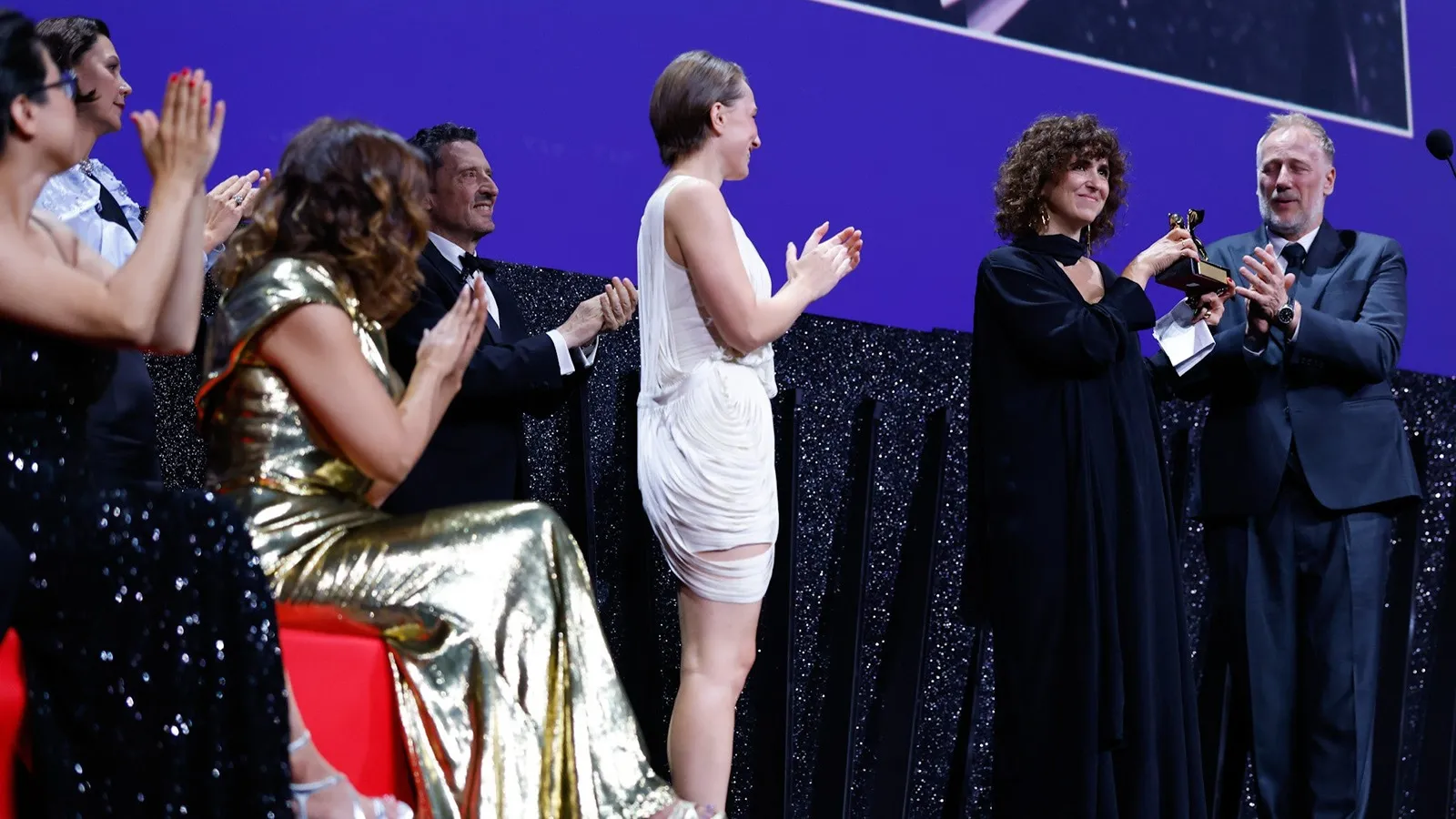 festival venecia 2026 palmares leon oro woman unknown
