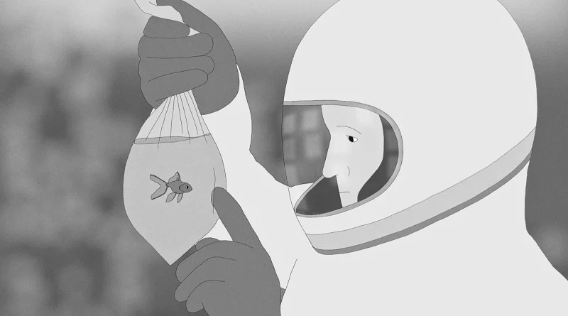 El astronauta protagonista de Moonfish sosteniendo una bolsa de plástico transparente con un pez nadando dentro.