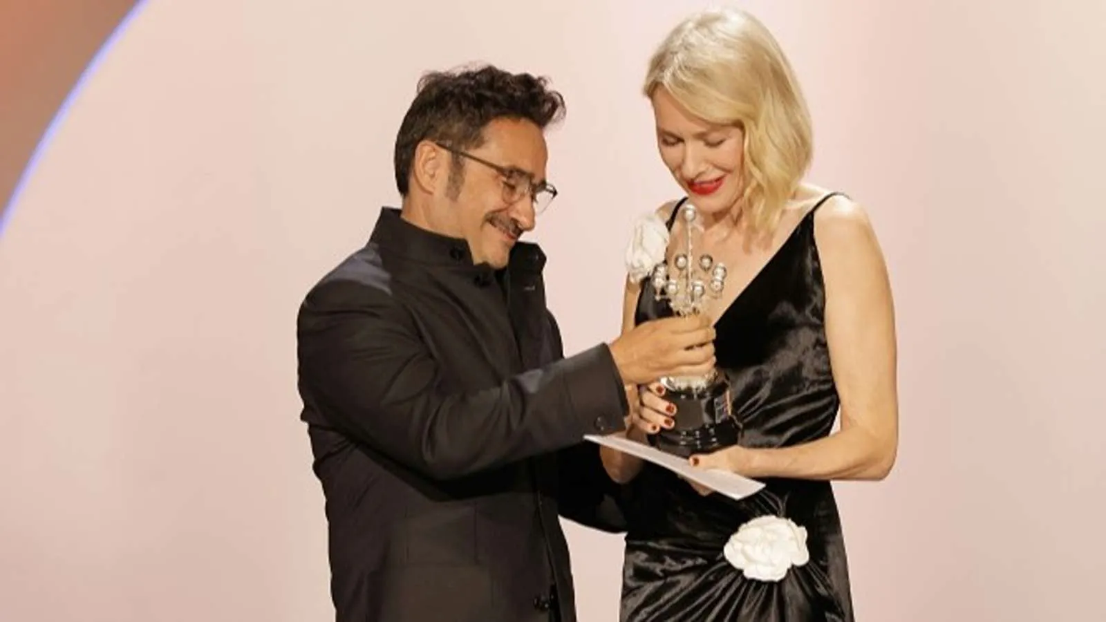 naomi watts premio donostia festival san sebastian 2026 j a bayona