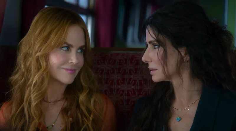 Nicole Kidman y Sandra Bullock se miran con complicidad y cariño en un fotograma de la película Prácticamente Magia 2.